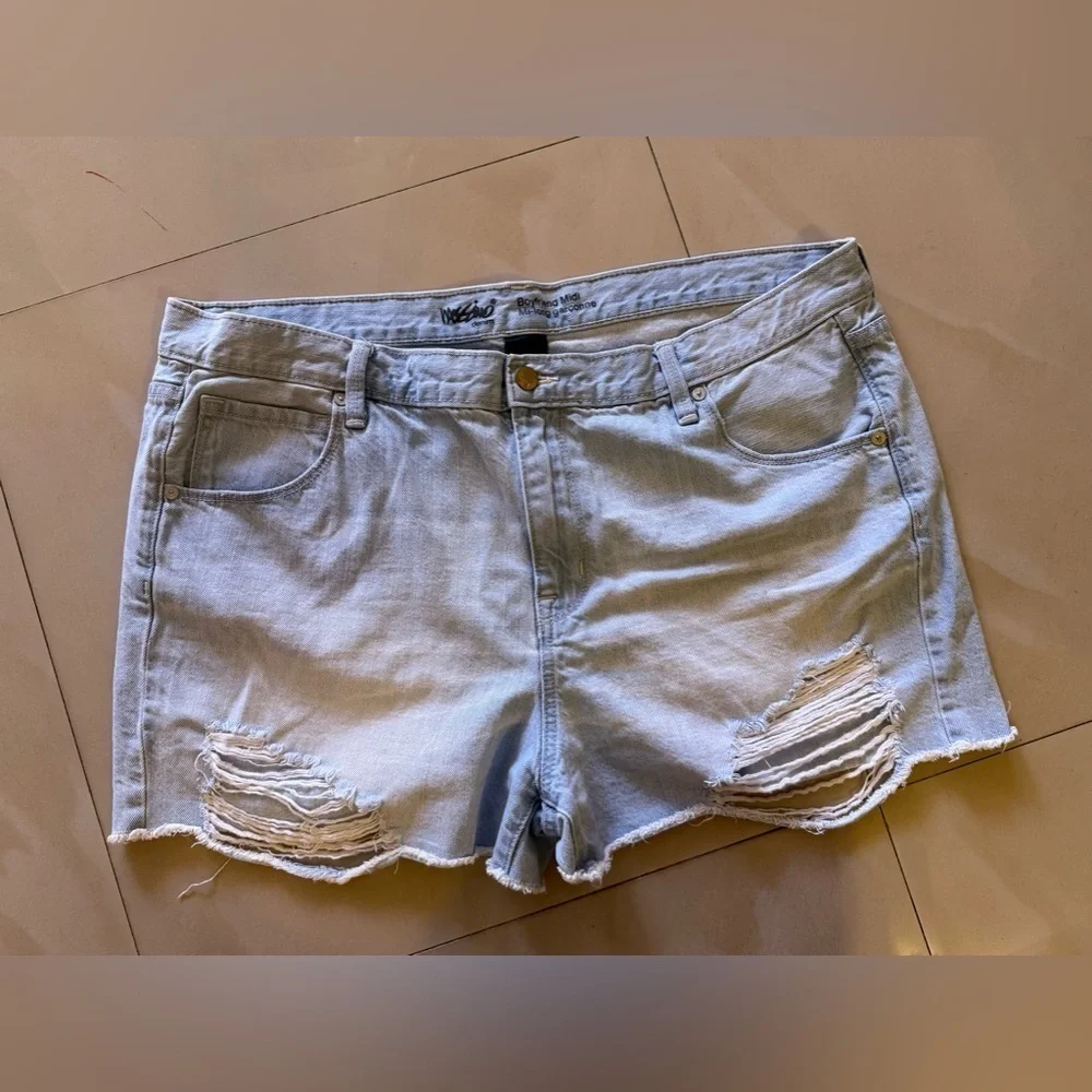 Mossimo boyfriend midi cut off denim shorts zippers pockets travel beach 16/33